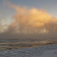 Зловещий туман Ангары :: Сергей Шаврин