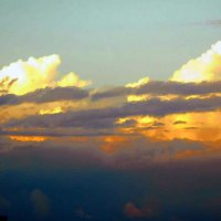 Облака - в лучах закатного солнца. :: Валерьян Запорожченко