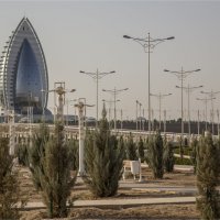 Ашхабад. Новая гостиница  и парк. :: Сергей Калужский