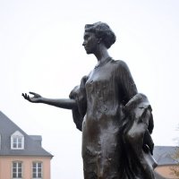 Памятник герцогине Шарлотте, правившей в 1919-1964 годах в Люксембурге, расположен на площади Claire :: Татьяна Ларионова