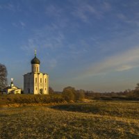 У храма :: Сергей Цветков