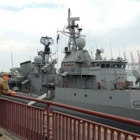 Турецкий фрегат "TCG Yildirim"  в порту Одессы :: Юрий Тихонов