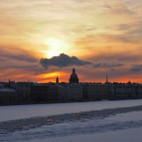 Конец студёного дня в Питере :: Leonid Voropaev