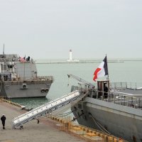 Французский фрегат "Guépratte" в Одесском порту :: Юрий Тихонов