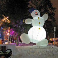 Веселый снеговик :: Марина Таврова 