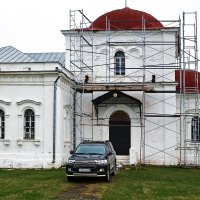 Собирали на церковь, хватило пока только на джип. :: Валерий Пославский