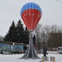 Великие Луки, 9.01.2021...Установка памятника-аэростата в честь 25-летия Международных встреч ВнТА :: Владимир Павлов