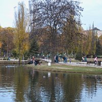 В Гагаринском  парке :: Валентин Семчишин
