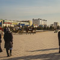 На площади :: Анатолий Чикчирный