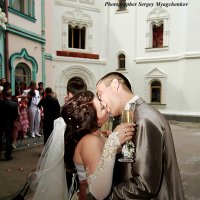 Первый поцелуй мужа и жены :: Сергей Мягченков