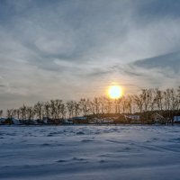 Сонное зимнее солнце встает :: Валерий Иванович
