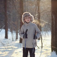 Зимняя прогулка на лыжах в лесу :: Наталья Преснякова