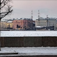 Вечер на Дворцовой набережной... :: Сергей Кичигин