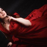 Портрет в красном платье :: Юра Викулин