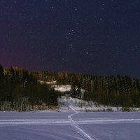Россыпь звёзд над тайгой, мороз -30, гуляю по замёрзшей реке Ухта. :: Николай Зиновьев