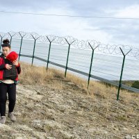 Побег из Палестины... Именно так выглядит прогулка к водохранилищу в стране Зазабории... :: Сергей Леонтьев