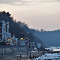 Размеренная жизнь курортного городка :: Марина 