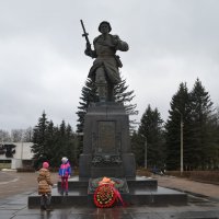 Великие Луки, памятник Герою Советского Союза Александру Матросову, 27 февраля 2021 года... :: Владимир Павлов