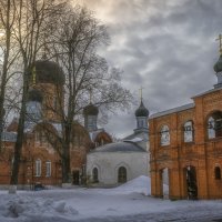 На территории монастыря :: Сергей Цветков