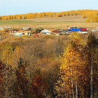 Деревенька вдалеке,в осени купается! :: Татьяна Перегудова 