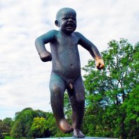 Странные скульптуры - Сердитый малыш :: Ольга (crim41evp)