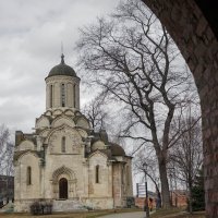 ВСпасо-Андрониковом монастыре. :: Галина Бехметьева