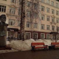 Памятник Д. Н. Мамину-Сибиряку в Перми :: Екатерина Ельчина