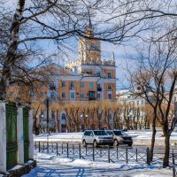 Дом со шпилем на пл. Ленина (Комсомольск-на-Амуре). :: Виктор Иванович Чернюк