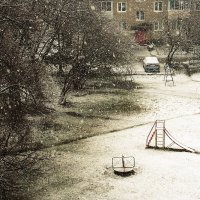 раннее утро во дворе :: Любовь 