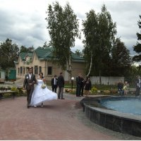 прогулка перед свадебным застольем :: Виталий Бидюк