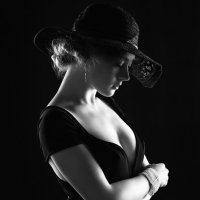 Lady in black :: Mikhail Khorev