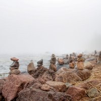Гранитные камни...туман :: Cергей Кочнев