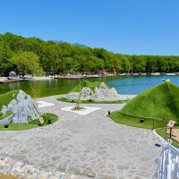 Железноводск. Городской парк. Озеро. Макеты Кавказских гор. :: Николай Николенко