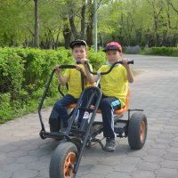 Едут дети,на велосипеде... :: Андрей Хлопонин