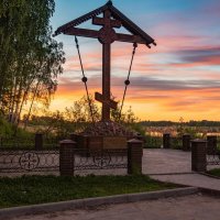 Поклонный крест на закате. :: Виктор Евстратов