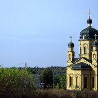 Церковь вдоль дороги :: Татьяна Ларионова
