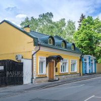 Желтое здание в Хлебном переулке :: Юлия Батурина