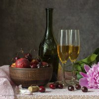 Натюрморт с вином и фруктами :: Лидия Суюрова