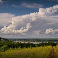 "Низкие облака. Дорога к реке"© :: Владимир Макаров