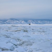 По льду Байкала :: Константин Шабалин
