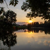 Evening red sunset over the pond :: IvanShcherbanyuk 