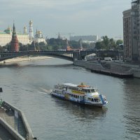 Москва река, речной трамвайчик. :: Nonna 