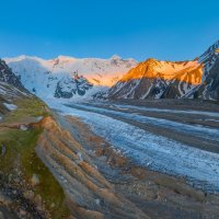 Безенгийский ледник на рассвете :: Фёдор. Лашков