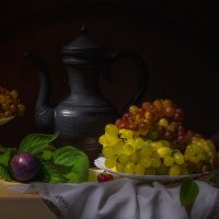 С виноградом и сливами :: Светлана Л.