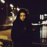 Ночь, улица фонарь и девушка :: Nina Zhafirova