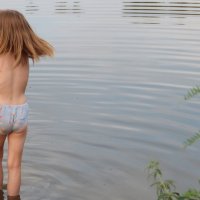 Девочка на пруду :: Елена Минина