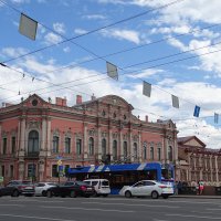 на Невском проспекте ("лошадь хочет запрыгнут на троллейбус и уехать") :: Anna-Sabina Anna-Sabina