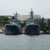 Два больших десантных корабля  Балтфлота — «Калининград» и «Королев»в Севастополе. :: Наталья Т