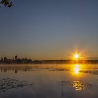 Восход на озере :: Сергей Цветков
