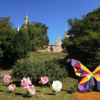 Фотозона на выставке цветочных скульптур. Киев, Спивоче (Певческое) поле. :: Тамара Бедай 
